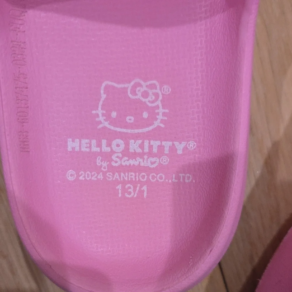 Hello Kitty step into